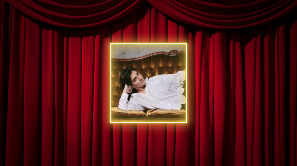 Sarah Keyworth: My Eyes Are Up Here&nbsp;★★★★☆